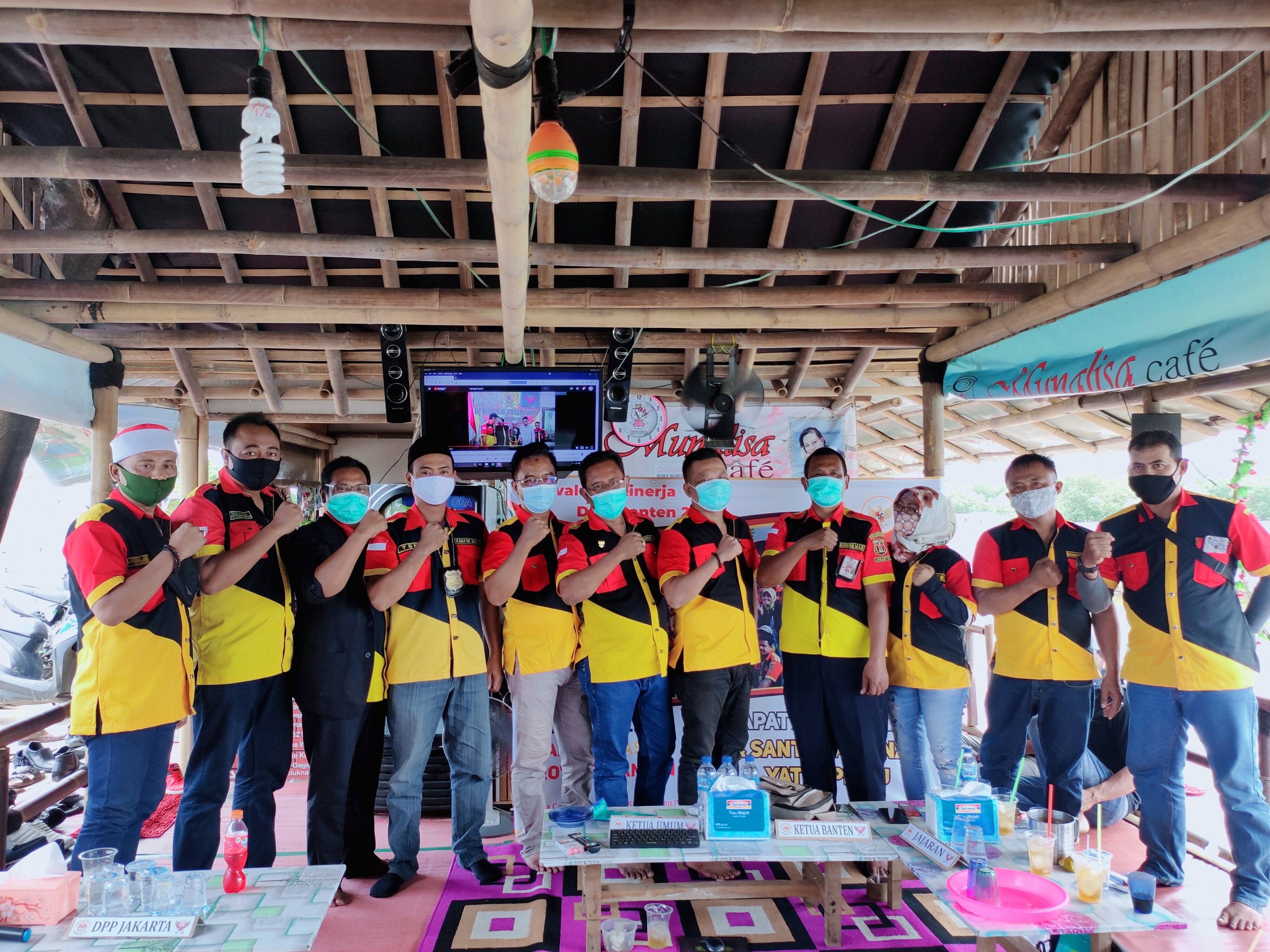 Photo : Lembaga swadaya masyarakat Komite Anti Mafia Politik dan Anti Korupsi Masyarakat Adil Sejahtera (Kampak Mas) Republik Indonesia menggelar rapat kerja evaluasi tahunan, Minggu. (27/12/2020)